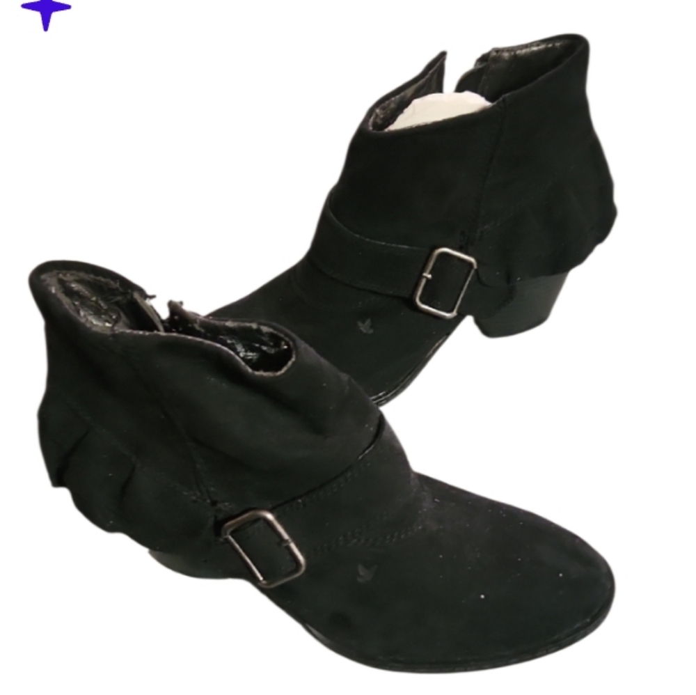 Vintage Dreaming Out Loud 7 Black Ankle Boots Suede Type Ruffle Heel Buckle